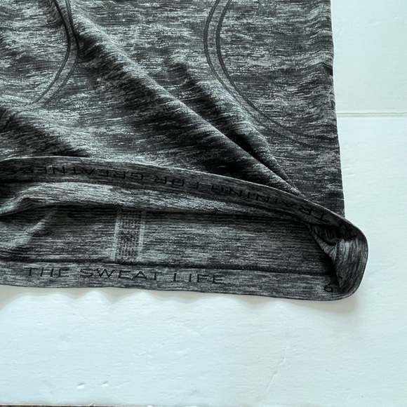 Lululemon Set of 2 Racerback Tanks Size 6 Black and Green - Picture 8 of 12